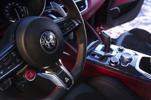 Alfa Romeo Stelvio Quadrifoglio Nero Edizione 2018 года  (NA)
